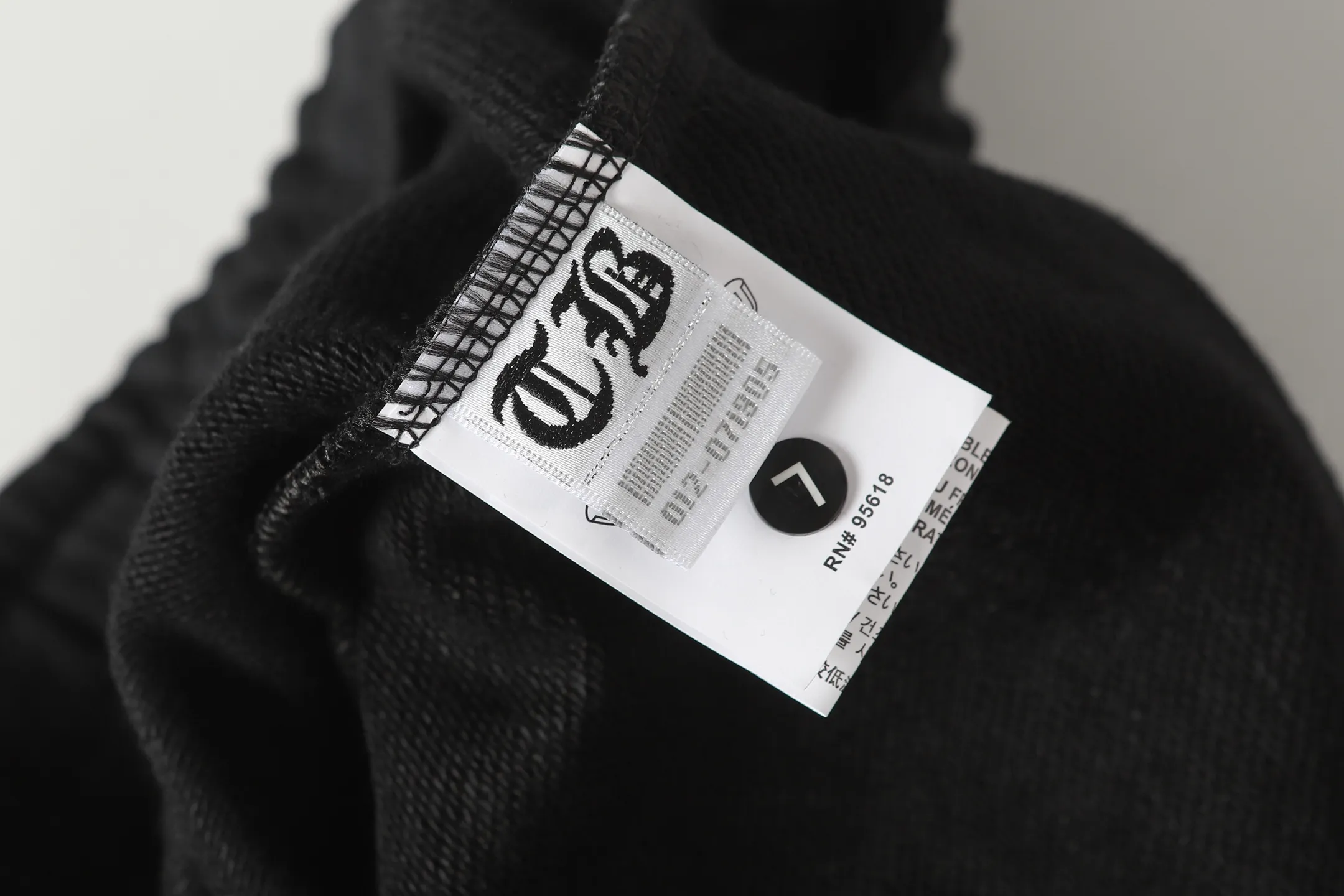 P280 #W5004 cross-border model. Those who pursue quality, please do not place an order. -Chrome Hearts/Chrome Hearts dark pattern all-over Sanskrit letter printed trousers, casual pants and sweatpants -High weight, high density and high quality. The wool is soft, delicate and skin-friendly. It feels soft and silky. It has excellent warmth and skin-friendly properties.